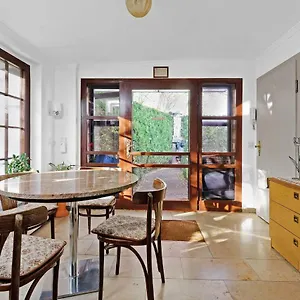 Ferienhaus Near Centrum, Paradise, Berlin